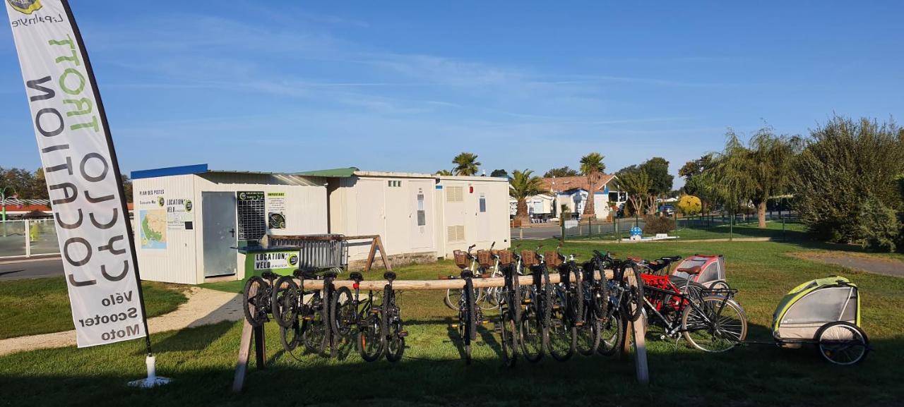 Mobilhome 2Ch Climatise-Terrasse Fermee-4 Velos-Camping 4 Etoiles Les Charmettes Les Mathes Dış mekan fotoğraf
